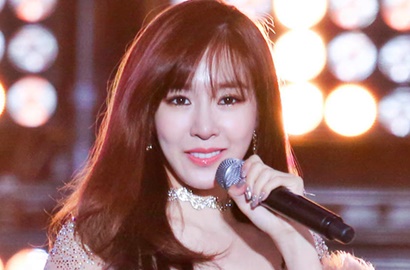 Tampil Bareng Member SNSD Lainnya, Tiffany Kembali Diminta Hiatus
