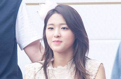 Seksi Pamer Perut, Make Up 'Berminyak' Seolhyun Malah Bikin Salah Fokus