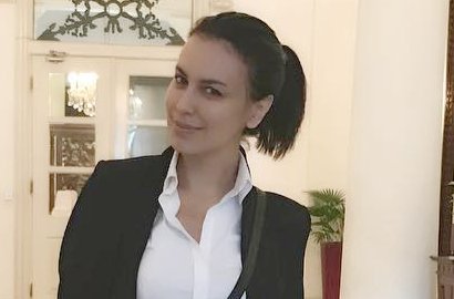Pamer Belahan Dada Hingga Perut Rata, Sophia Latjuba Banjir Kritik Netter