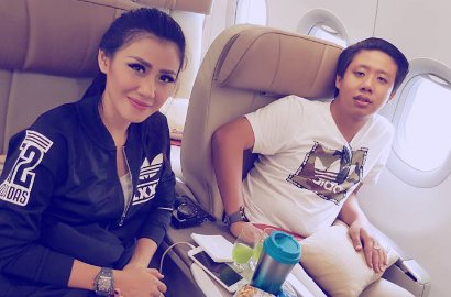Diisukan Selingkuh dengan Pria Lain, Rey Utami Pamer Foto Tiduran Manja dengan Benua