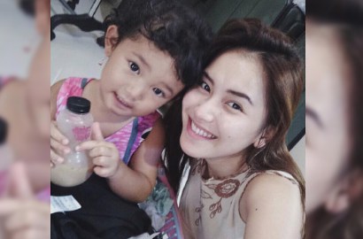 Ibu Ayu Ting Ting Pamer Video, Bilqis Cuma Pakai Celana Dalam