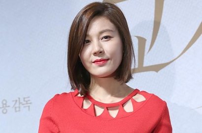 Kenakan Dress Merah Menyala, Kim Ha Neul Memesona di Konferensi Pers 'Misbehavior'