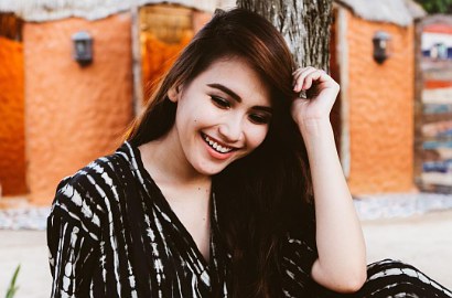 Pamer Sanggul Ekor Kalajengking, Ayu Ting Ting Makin Disindir Mirip Mulan Jameela