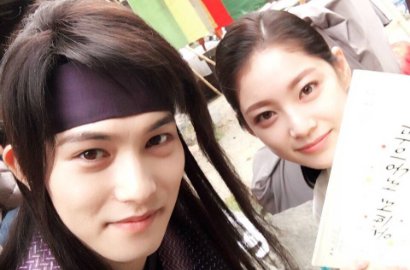 Gong Seung Yeon - Lee Jong Hyun Kencan Berlatar Taman Bunga di Web Drama