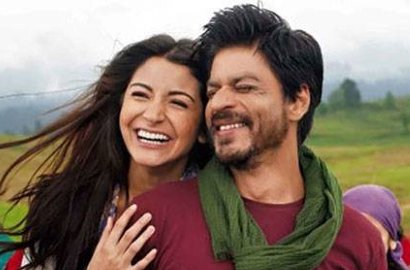 Shahrukh Khan-Anushka Sharma Ceria di Foto Perdana 'Jab Harry Met Sejal'