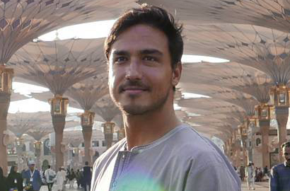 Posting Foto di Masjid Nabawi, Manisnya Hamish Daud Ajak Raisa Ikut Umrah