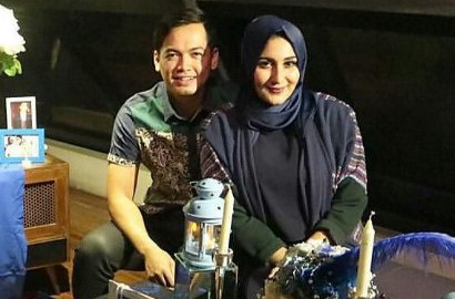 Saling Hapus Foto dan Istri Lepas Hijab, Rumah Tangga Tommy Kurniawan Bermasalah?