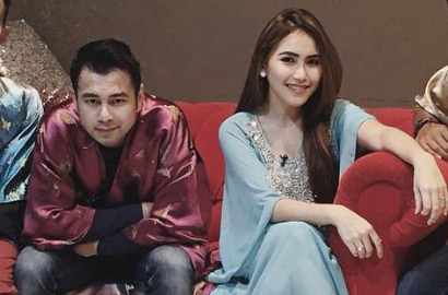 Pakai Font Mirip, Logo Line Clothing Ayu Ting Ting 'Kode Mesra' Buat Raffi?