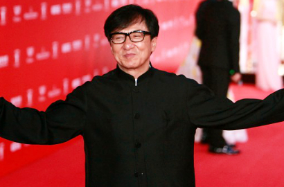 Kocak, Jackie Chan dan Lay EXO Pose Split di Poster 'Kung Fu Yoga'