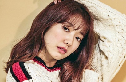 Pamer Rambut Ikal Berponi, Awas Terpesona Penampilan Baru Park Shin Hye
