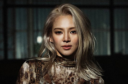 Pakai Busana Ketat, Hyoyeon Kompak Bareng Dancer di Video Latihan 'Mystery'