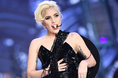 Pakai Topi Bertabur Kristal, Lady GaGa Guncang Panggung Victoria's Secret