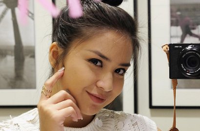 Lama Bungkam, Putri Titian Akhirnya Umumkan Kehamilan Lewat Poster Unik Ini