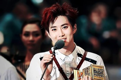 Membungkuk Dalam Saat Terima Trofi MAMA, Suho EXO Banjir Pujian