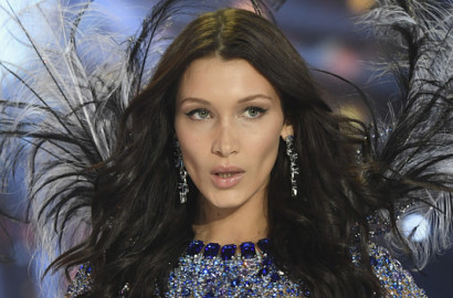 Bella Hadid Menangis Berkali-Kali di Victoria's Secret 2016, Kenapa?