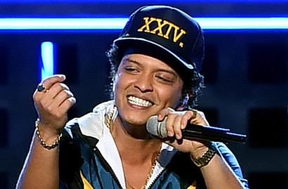 Bertabur Model-Model Seksi, Bruno Mars Rilis MV '24K Magic' Versi Victoria's Secret