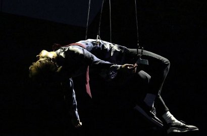 Cedera, Jungkook BTS Diduga Terluka Akibat Aksi 'Melayang' di Panggung MAMA