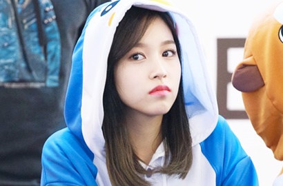 Usai Tiffany, Mina Twice Tuai Kontroversi Pakai Topi Bergambar Bendera Militer Jepang