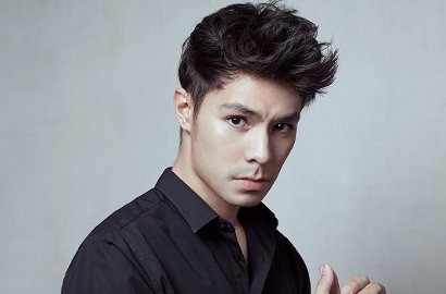 Jadi Model Sampul Majalah, Fero Walandouw Topless Pamer Abs