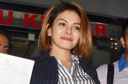 Dicecar 12 Pertanyaan, Nikita Mirzani Ogah Ketemu Julia Perez