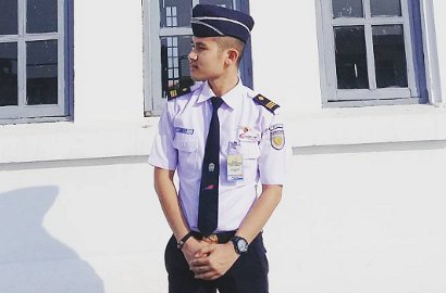 Masinis Ganteng Komuter Jabodetabek Ini Buat Netter Ketagihan Naik Kereta