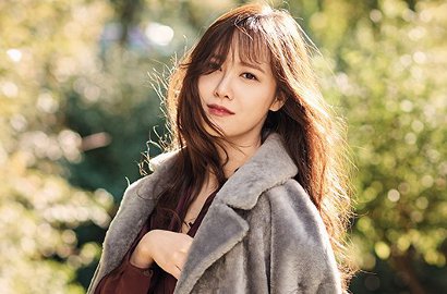 Melamun Cantik, Goo Hye Sun Tebar Pesona Bak Putri di Pemotretan