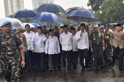 Payung dan Sandal Biru Bikin Heboh, Begini Tanggapan Presiden Jokowi