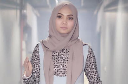 Ibu Dituding Goda Suami Orang, Fans Bela Mati-Matian Rina Nose