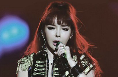 Park Bom Nge-Like Foto Kabar YG Bikin 2NE1 Versi Baru?