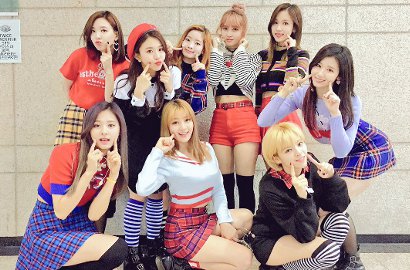 Serba Merah, Momo cs Jadi Sinterklas Unyu di Teaser Album Natal Twice