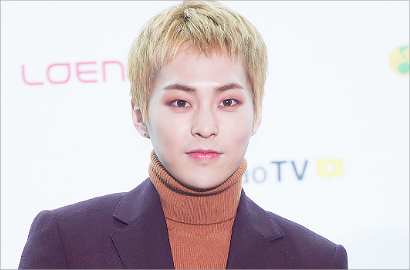 Makin Ganteng Hingga Unyu, Xiumin Disebut Cocok Pakai Topi Model Apa Saja