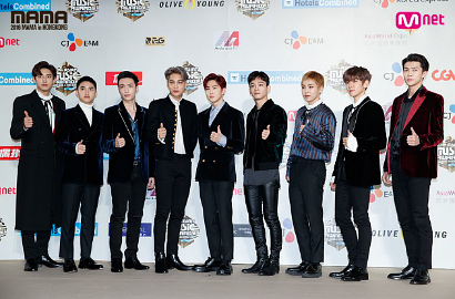 EXO Asyik Fanboying Twice di MAMA, Sehun Nguap Mendadak Bikin Salah Fokus