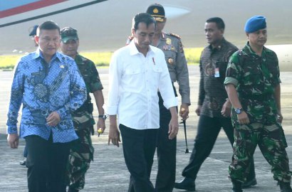 Kunjungi Korban Gempa Aceh, Jokowi Beri Santunan Langsung