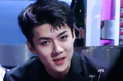 Unggah Foto Jongkok Sendirian, Sehun EXO Lagi-Lagi Digoda Sedang Galau