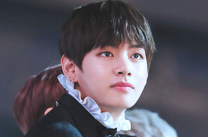 Pakai Jas Bikin Silau di MAMA, V BTS Dipuji Bak Pangeran dari Bintang
