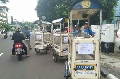 Dagangan Sepi Dampak Aksi 212, Curhatan Penjual Sari Roti Keliling Ini Jadi Viral