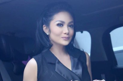 Biasa Tampil Seksi, Krisdayanti Inspirasi Aurel Pamer Dada dan Pinggul?