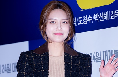 Kunjungi New York, Sooyoung Kejutkan Fans Pamer Rambut Super Panjang