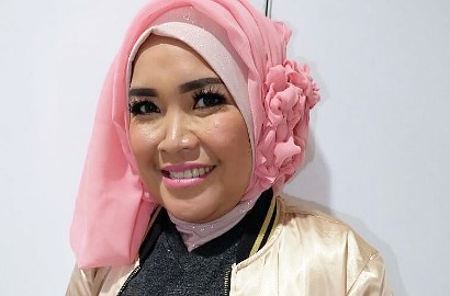 Promo Baju Berlabel Milik Putrinya, Ibu Ayu Ting Ting Dibully Jilboob dan Pamer Aurat