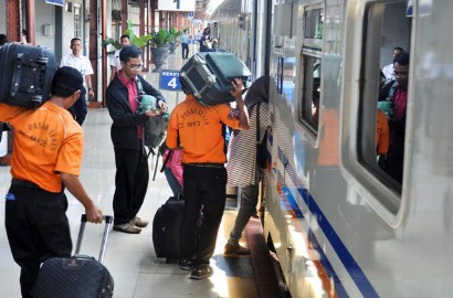 Akhir Libur Panjang, PT KAI Tambah Gerbong Kereta