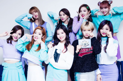 Kocaknya Member Twice Saling Kerjai Pakai Alat Pemijat Kepala