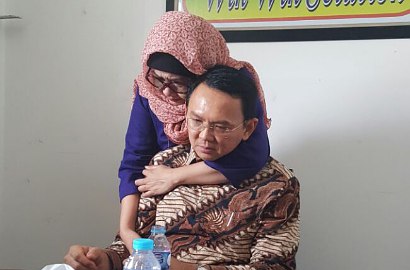 Nana Riwayatie: Hebat Ahok, Orang Nasrani Buat Muslim Buka Al Quran Lagi