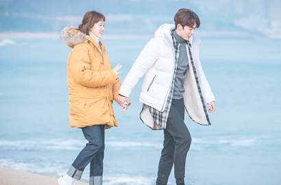 'Kim Bok Ju' Bikin Baper, Lee Sung Kyung - Nam Joo Hyuk Asyik Kencan di Pantai