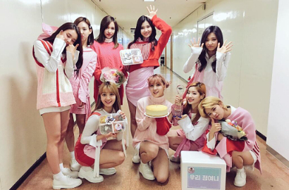 Investasi Rp 5,6 Miliar, JYP Ungkap Penghasilan Twice Sejak Debut