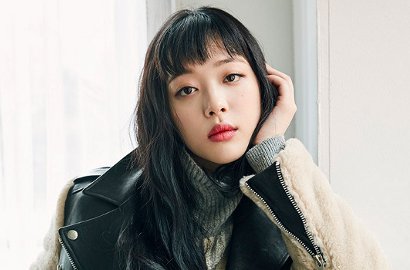 Tiduran Seksi, Lagi-Lagi Sulli Bikin Heboh Foto Hanya Pakai Lingerie