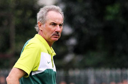 Ada Sinar Laser ke Timnas Indonesia di Piala AFF 2016, Alfred Riedl Murka