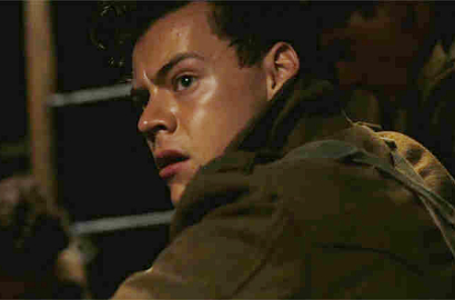 Berjuang di Medan Perang, Harry Styles Tragis Tenggelam di Trailer 'Dunkirk'