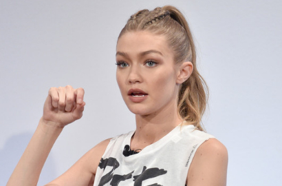Demi 'Jualan' Sepatu, Gigi Hadid Rela Tampil Bugil