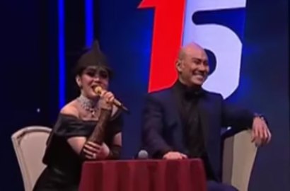 Tampil Seksi Pakai Stoking dan Pamer Paha, Syahrini Jawab Manja Komentar Deddy Corbuzier