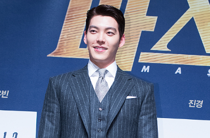 Suka Gaul dengan Tetangga, Kim Woo Bin Cuma Pakai Sandal Saat Keluar Rumah